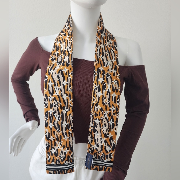 Auth Louis Vuitton Leopard Bando - Picture 3 of 6